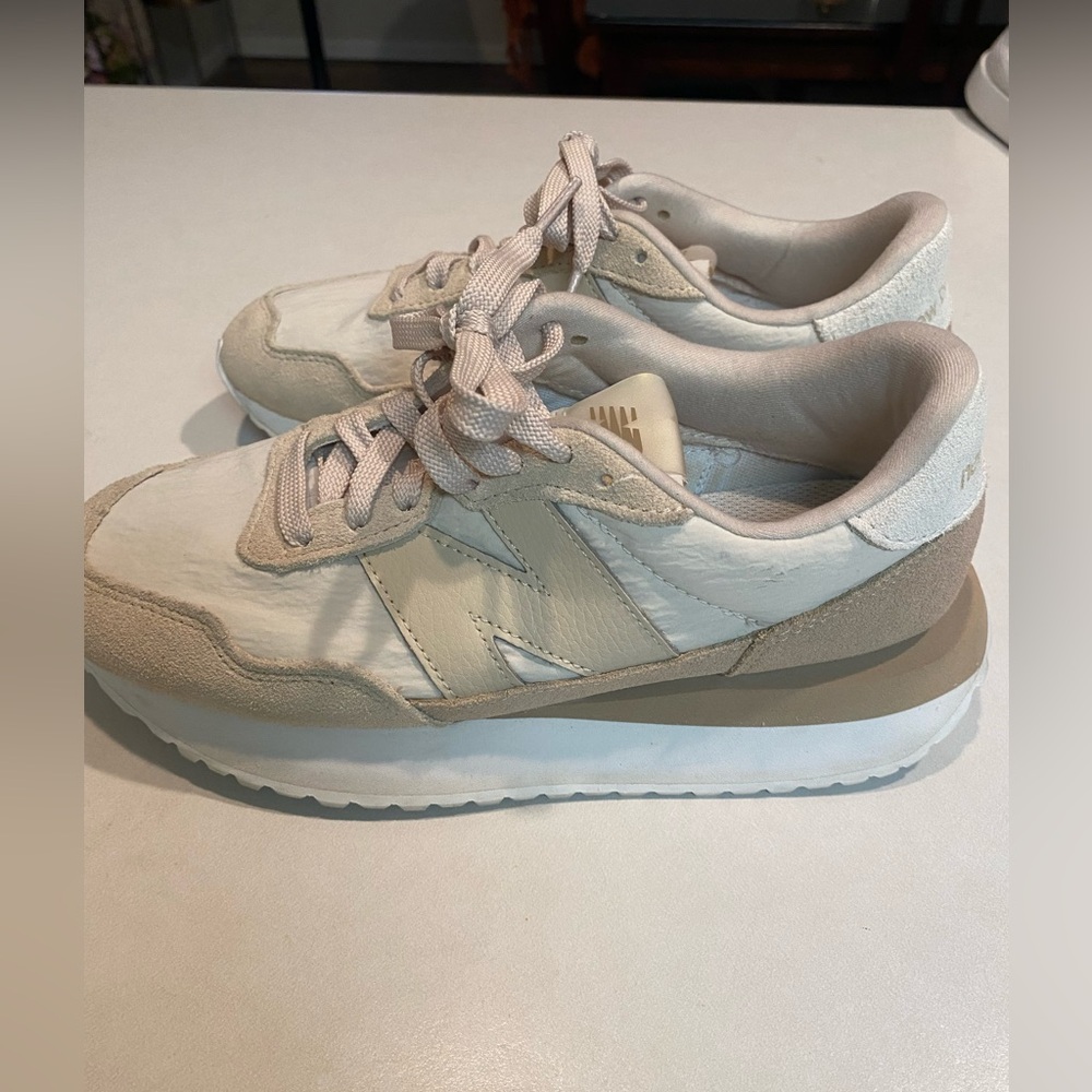 NEW BALANCE NB 237 Womens Sz 7 Beige White Athletic Textured Shoes Sneakers EUC - Picture 9 of 16